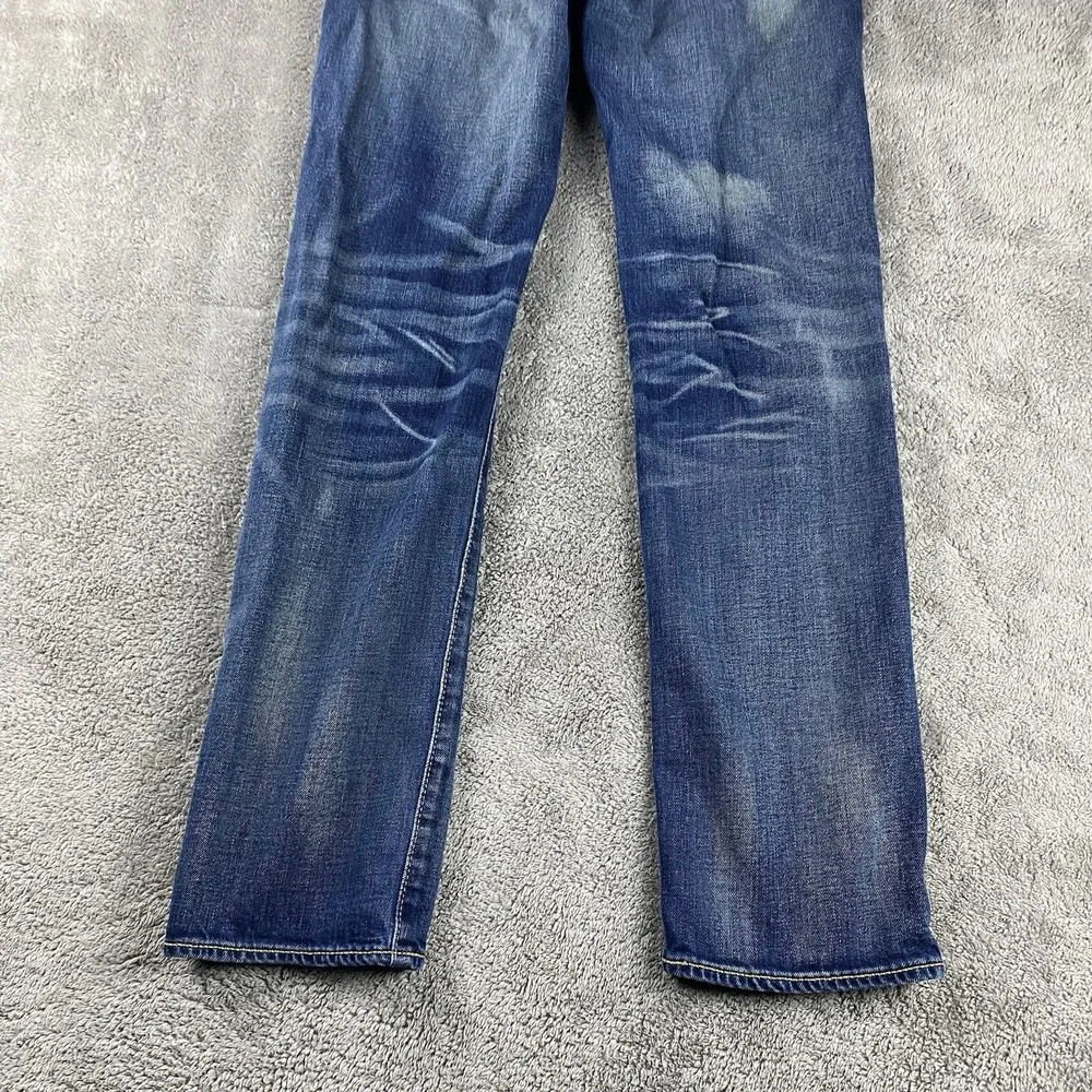 Levis some paint
